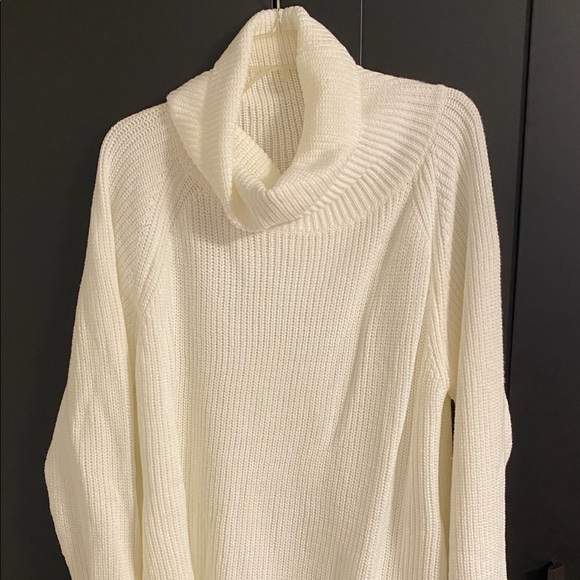 White Turtle Neck with side pockets - Picture 2 of 2